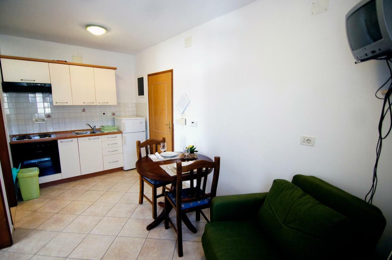 Apartments Ida Cres Exterior foto